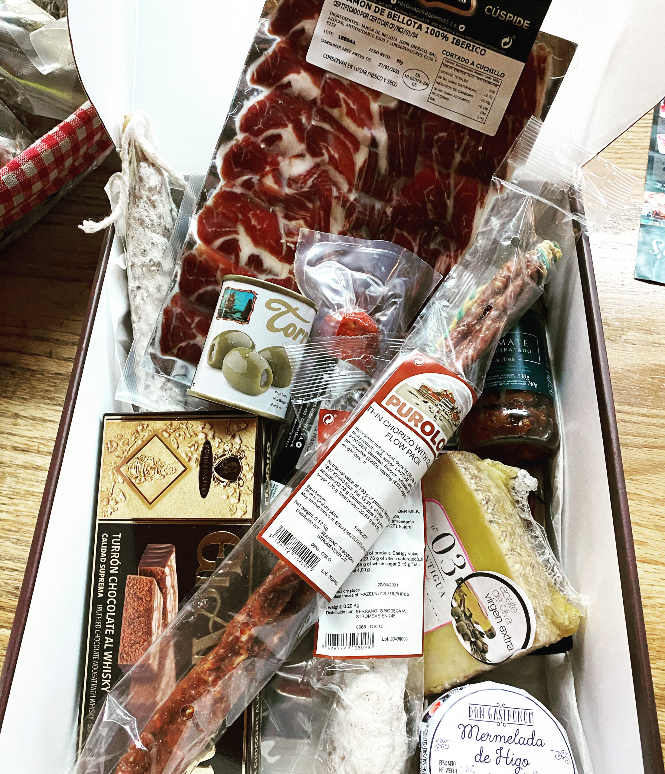 Egenkomponert Gaveeske Egenkomponert Gaveeske fra Serranos Bodega